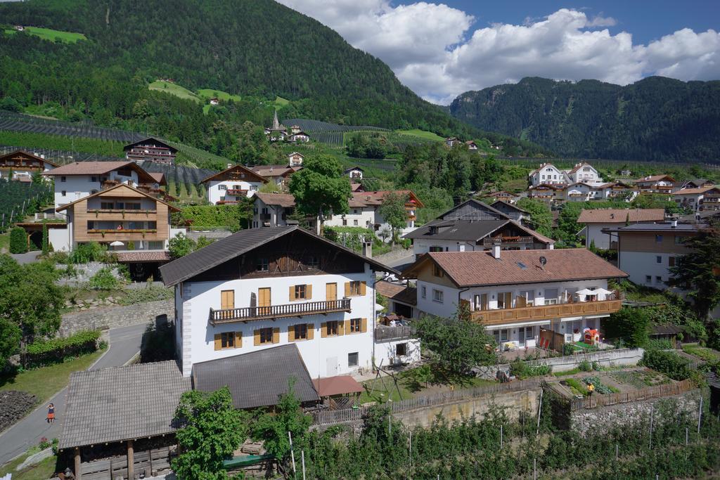 Kampflhof Apartments Schenna Zimmer foto